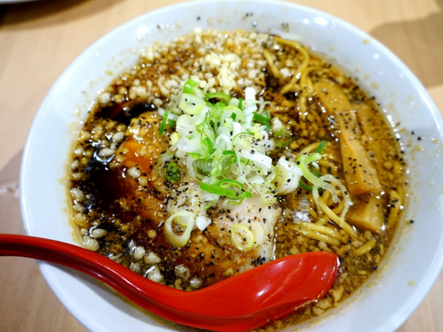 【富山】富山ブラックラーメン-640×480.png